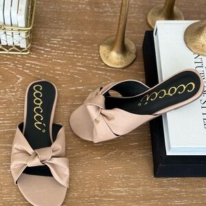 CCOCCI Serena Knotted Faux Leather Slide Sandals Taupe Size 7.5
